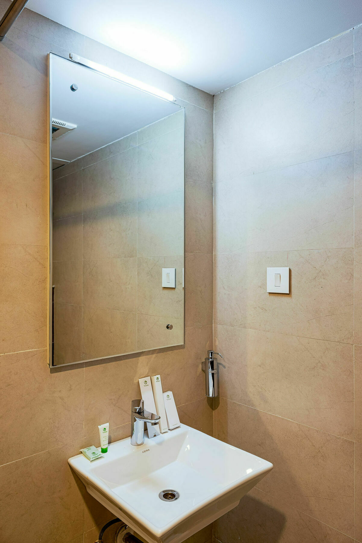 Hotel Treebo Fourth Avenue à Chennai Extérieur photo
